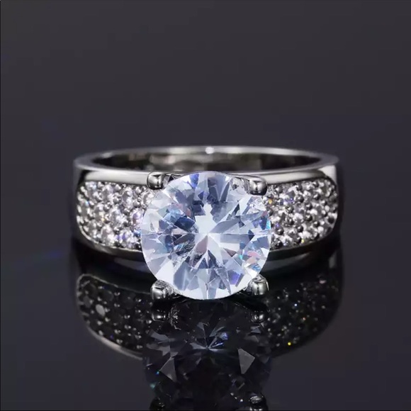 New Women’s 925 Silver Round Diamond Luxury Ring - Picture 4 of 6